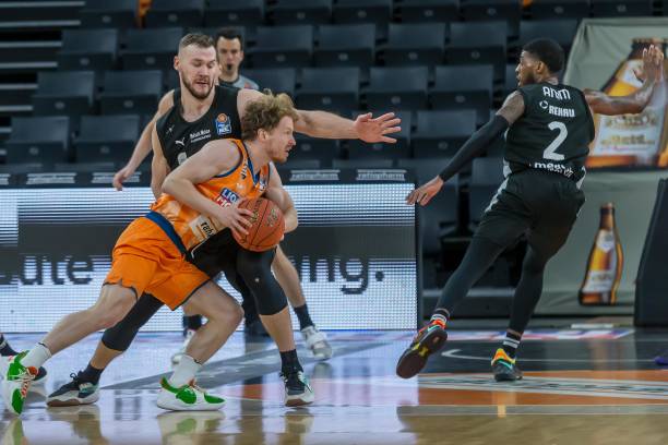 在西蒙尼的 在西蒙尼的